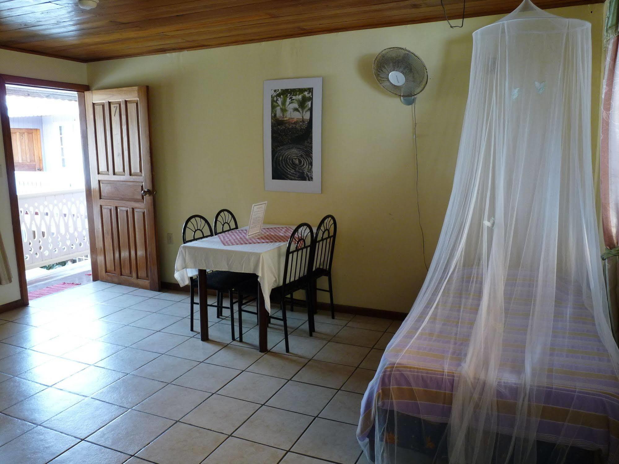 Hotel Posada Isla Chica Bocas del Toro Экстерьер фото