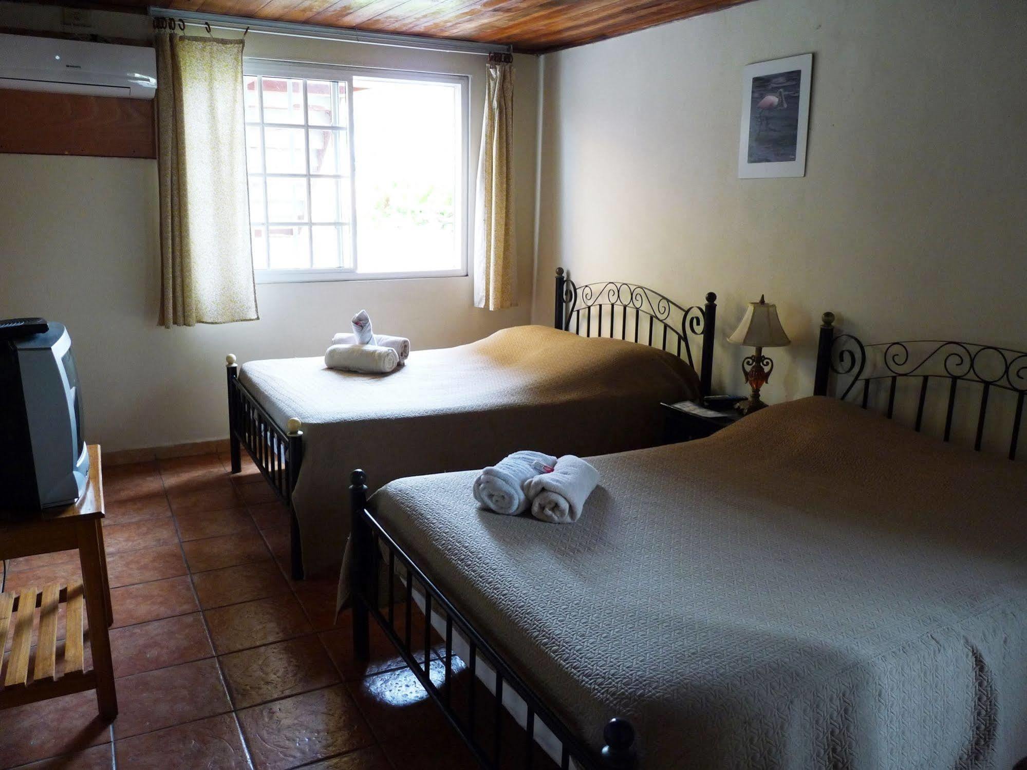 Hotel Posada Isla Chica Bocas del Toro Экстерьер фото